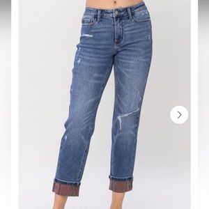 Judy Blue mid rise paisley print cuff boyfriend jeans - adorable :)